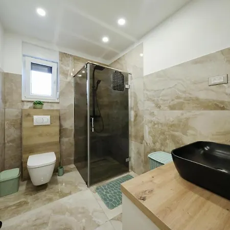Casa * Debeljak